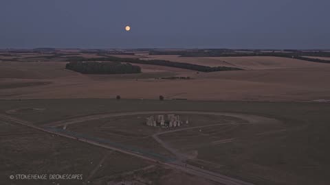 Pleine lune sur Stonehenge...