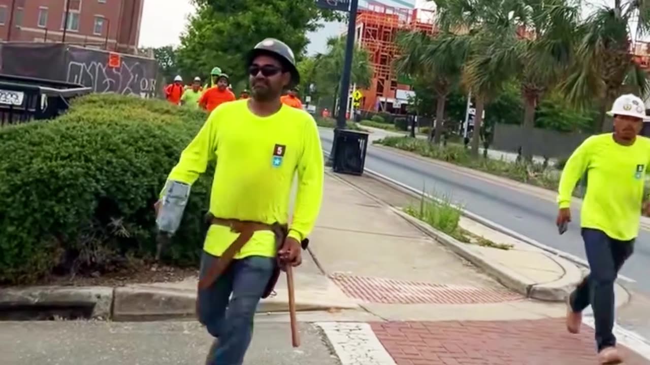 THEY'RE KINDA EASY TO SPOT IN THOSE BRIGHT NEON COLORS...🤣🤣🤣