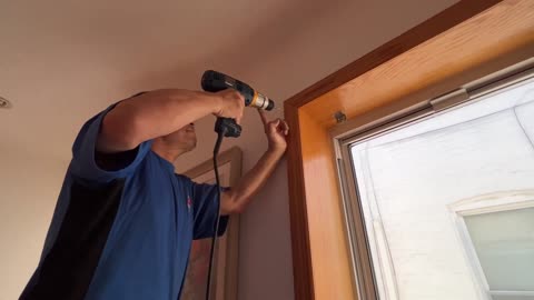 Luodong And Wife Hang Curtains In The Spare Bedroom