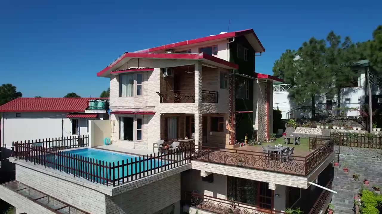 Serene Hillside Homestay in Kasauli – Nature, Comfort & Tranquility