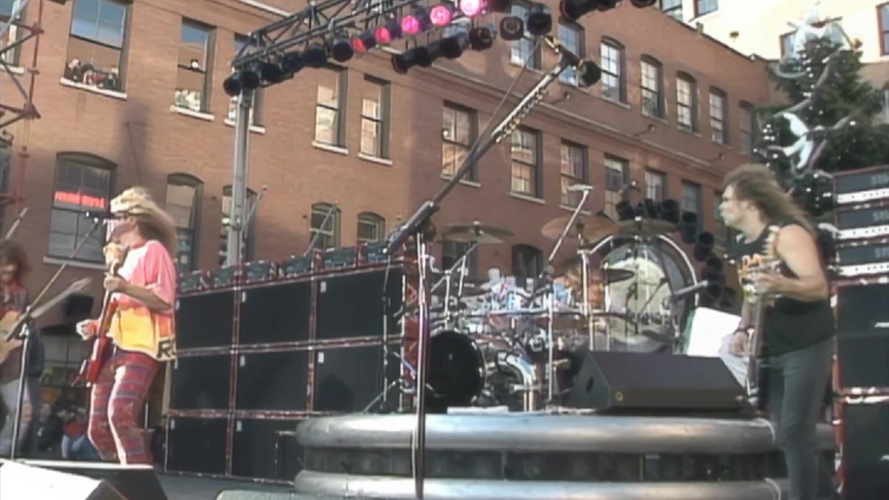 There's Only One Way to Rock (Sammy Hagar song) - Van Halen (live)