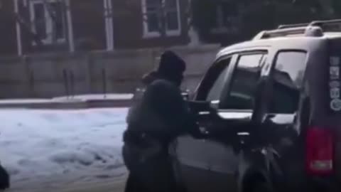 Muestran el asesinato de una mujer estadounidense a manos de agente del ICE