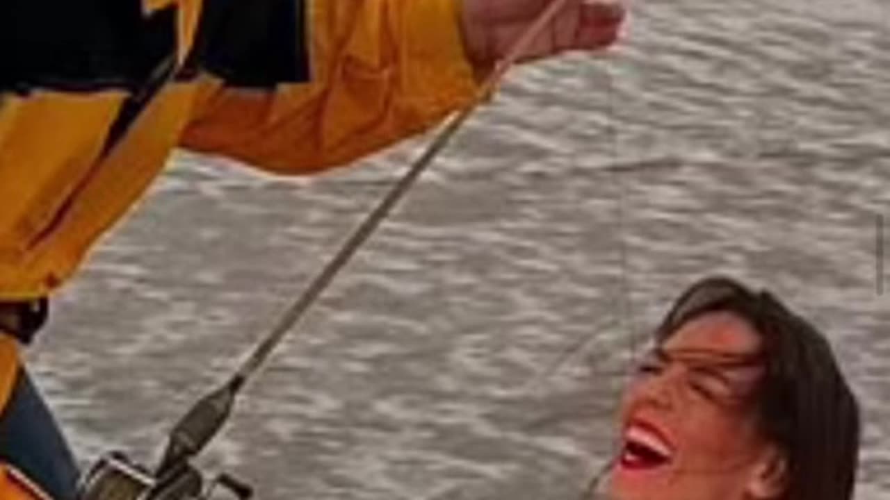 ordon Hudson has told people she is engaged to Bill Belichick!