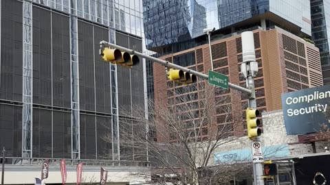 Driverless Waymos Stuck at Malfunctioning Traffic Light