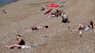 Crowds flock to Brighton as UK issues amber heat alert
