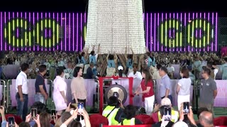 Hong Kong festival wraps up with bun-grabbing competition