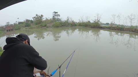 Bream Worm Fishing in Lake Weed Beds