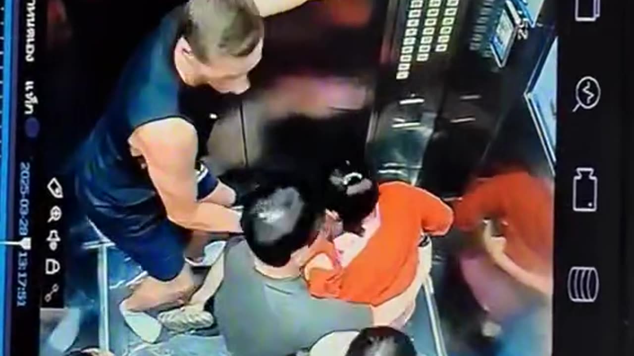 a Scenario at the elevator during earthquake in thailand