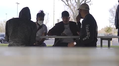 Un étudiant d'IML qui tente de me recruter se fait DÉVOILER *Caméra Cachée*
