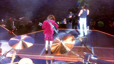 Shoot to Thrill - AC⚡DC (live)