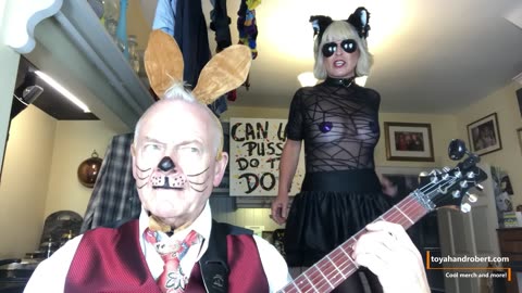 20221106 Toyah & Robert’s Sunday Lunch - Can Your Pu$$y Do The the Dog？ [APgjpsX4tE4]