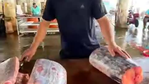 Why Cutting Tuna Requires a True Professional – Precision, Skill, and Respect