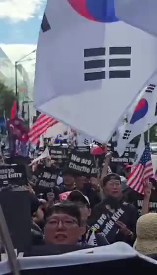 Koreańczycy z Południa skandują „Jesteśmy Charlie Kirk!”