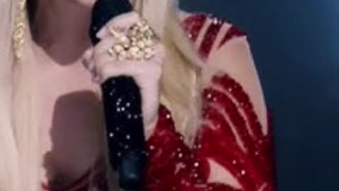 After Las Vegas Success, Carrie Underwood Electrifies NBC SNF Once More