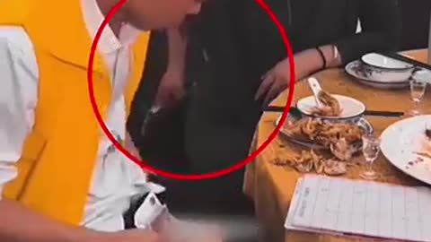 Must Watch: he didn't had enough money to pay to the restaurant