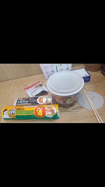 It's late at night, my motorcycle broke down, so I'll just have kimbap today..