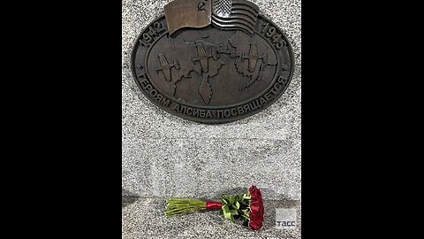 😵‍💫 Before flying to Alaska, Putin laid flowers at "Heroes of AlSib" memorial in Magadan,