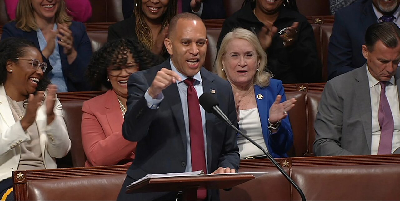 Stephen Miller Blasts Democrats Over Sanctuary Cities After Hakeem Jeffries Lectures Trump
