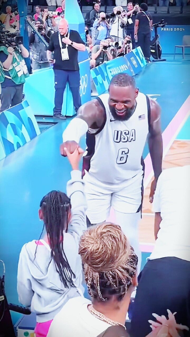 🤝👑 LeBron James’ Handshake Game = Elite Vibes Only!