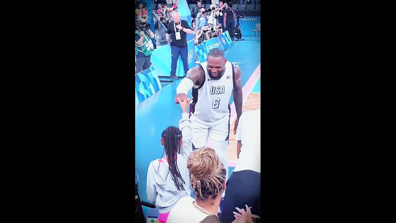 🤝👑 LeBron James’ Handshake Game = Elite Vibes Only!