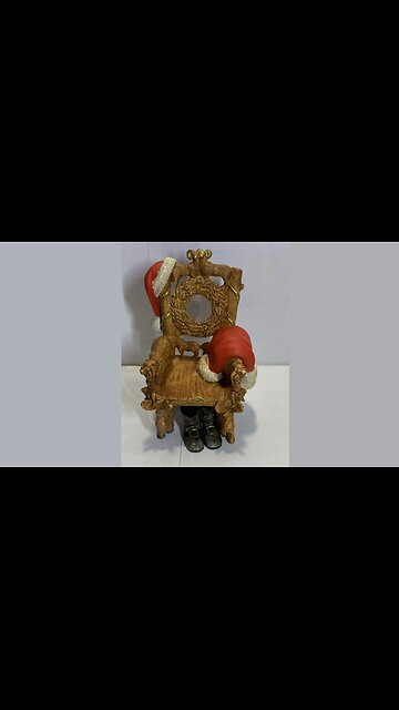 VNTG Hallmark Keepsake Ornament Santa's Chair Handcrafted 2000 (UGC) Clean & Nostalgic