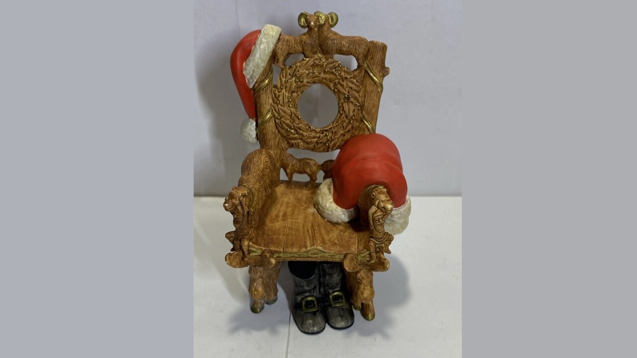 VNTG Hallmark Keepsake Ornament Santa's Chair Handcrafted 2000 (UGC) Clean & Nostalgic