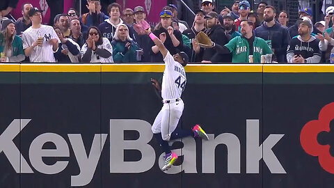 MLB - JULIOOOOOO! Julio Rodríguez brings one back! 😤