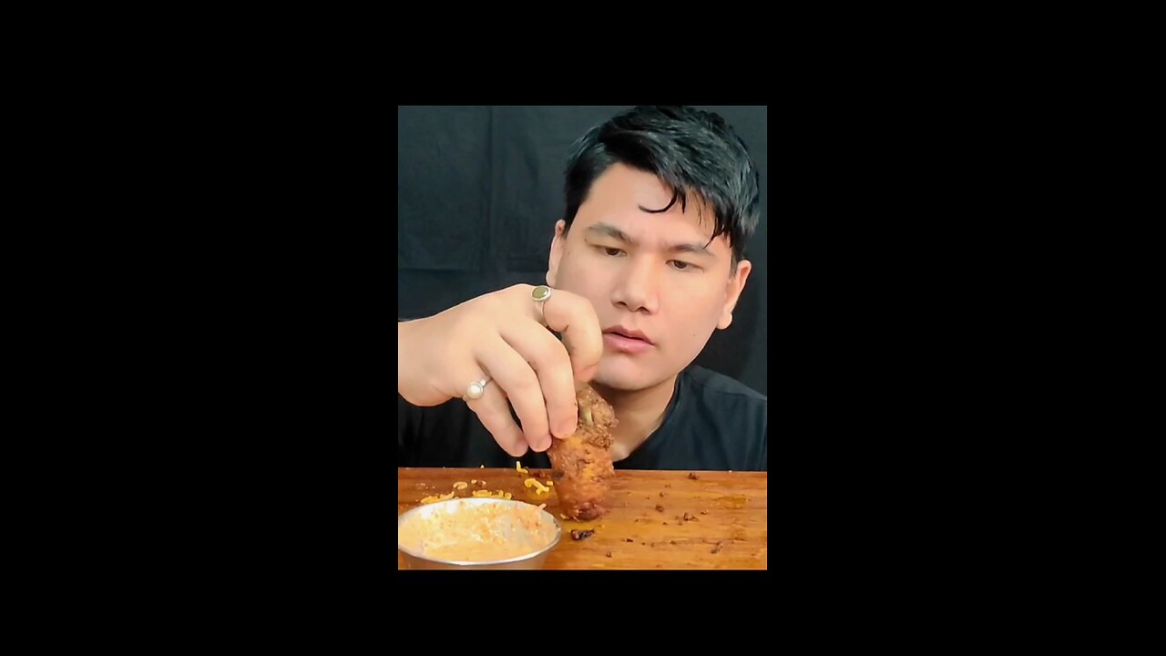 How to eat Chicken Wing
