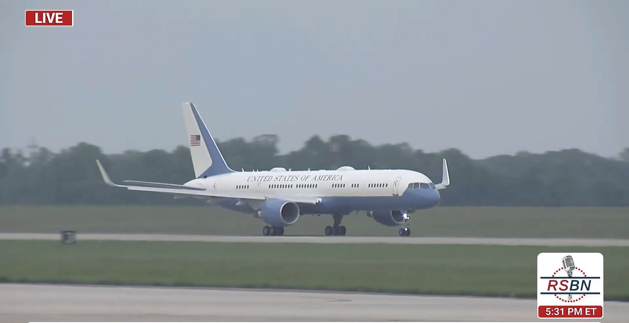 TRUMP❤️🇺🇸🥇🪽🕺DEPARTS ON AIR FORCE TWO🤍🇺🇸🏅🪽🛫EN ROUTE TO ALABAMA💙🇺🇸🏅🛬🛣️⭐️