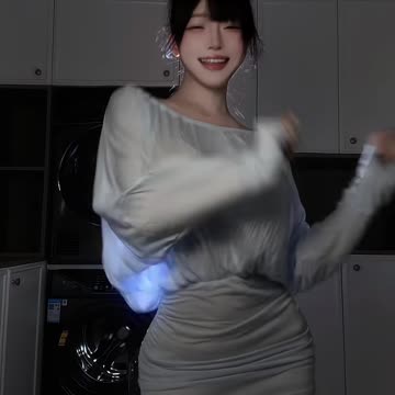 Hot Creamy Attire Sensual Slow Dance | Daily Beauty EP 1371