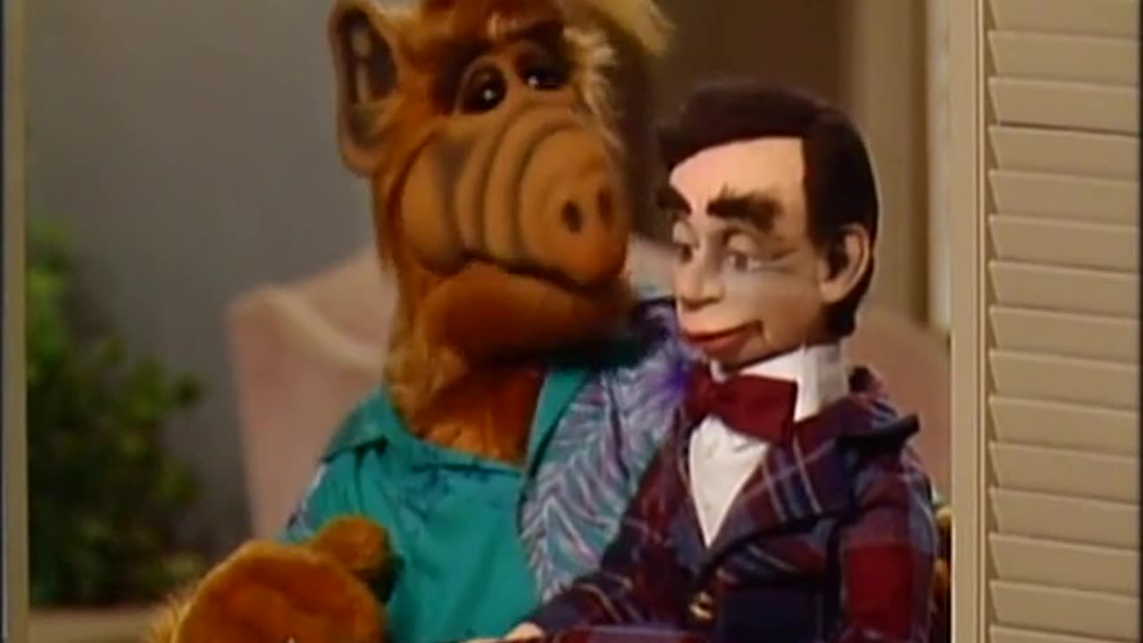 CLASSIC TELEVISION " ALF " ALIEN LIFE FORM