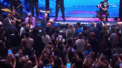 President Donald Trump receives standing ovation as he enters #UFC314 in Miami 🇺🇸