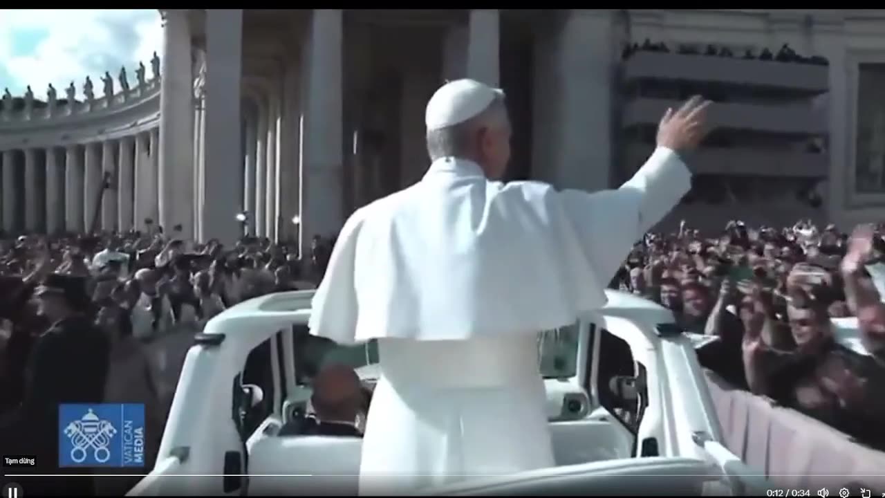 🚨 Hàng chục ngàn người ở Quảng trường Thánh Phêrô reo hò khi Đức Giáo Hoàng đi ngang qua 🙏