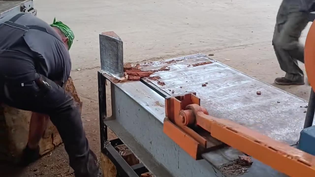 🤣🪓 Wood Splitting Fail That'll Make You LOL! | FunFM