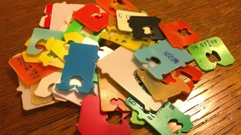 Why Bread Clips Exist (And Why They’re Secretly Color-Coded)
