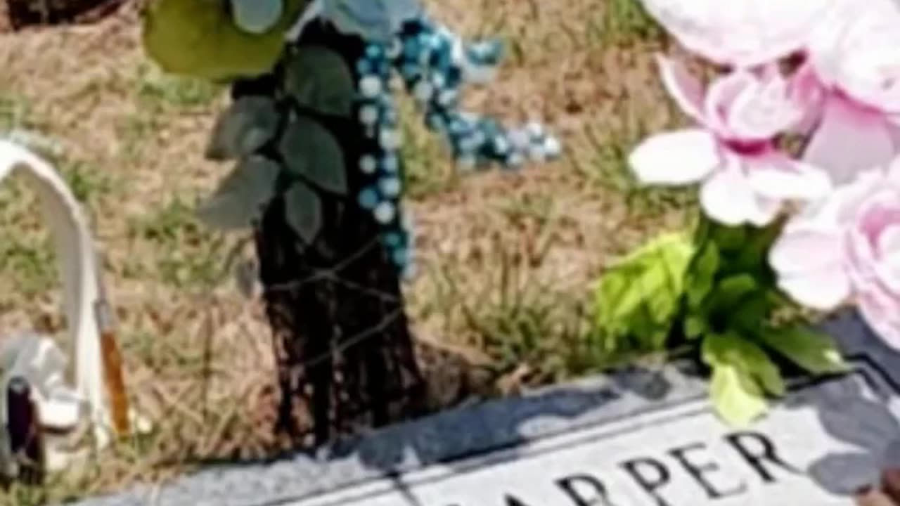 FAMOUS GRAVES - VOL. 521: HARPER LEE