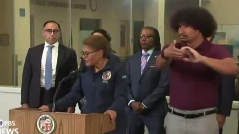 LA Mayor Karen Bass We’re calling on the Community to “Chip In”, to help clean up LA 🤦🏻‍♂️