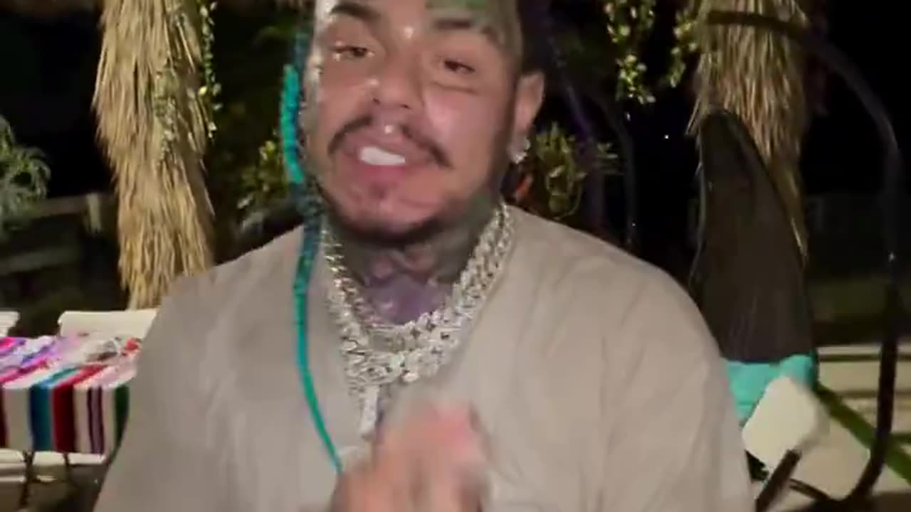 6ix9ine back outside 👀👀