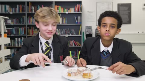 British Highschoolers Try Biscuits and Gravy for the First Time!
