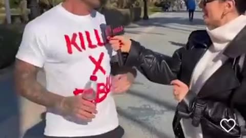 Who is more beautiful, a man or a woman？