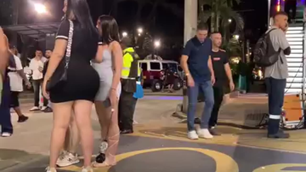 Beautiful girls at nigh time in Colombia, Are they hot?