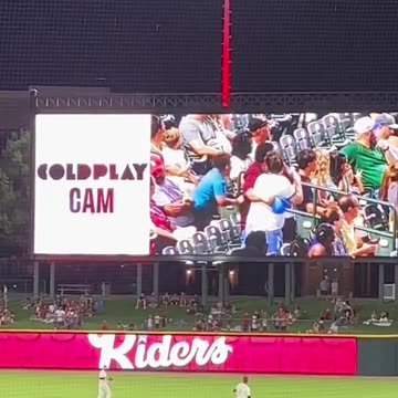 THE COLDPLAY CAM IS THE BEST!!!😭🤣🤣🤣
