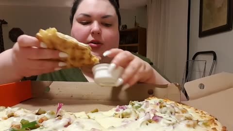 FB_2017_09_05_Large Super Cheesy Pizza Mukbang Eating Show