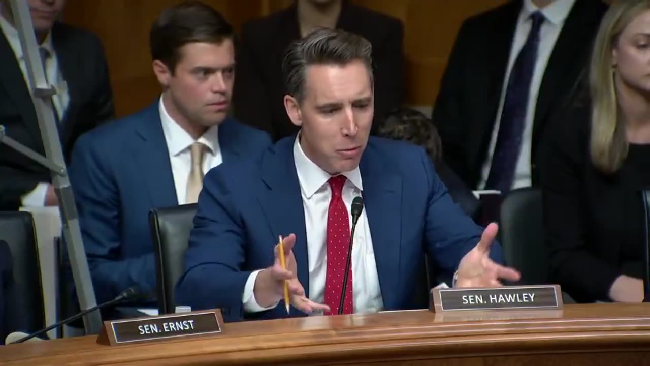 🇺🇸 TODAY: The bill to ban congressional stock trading,