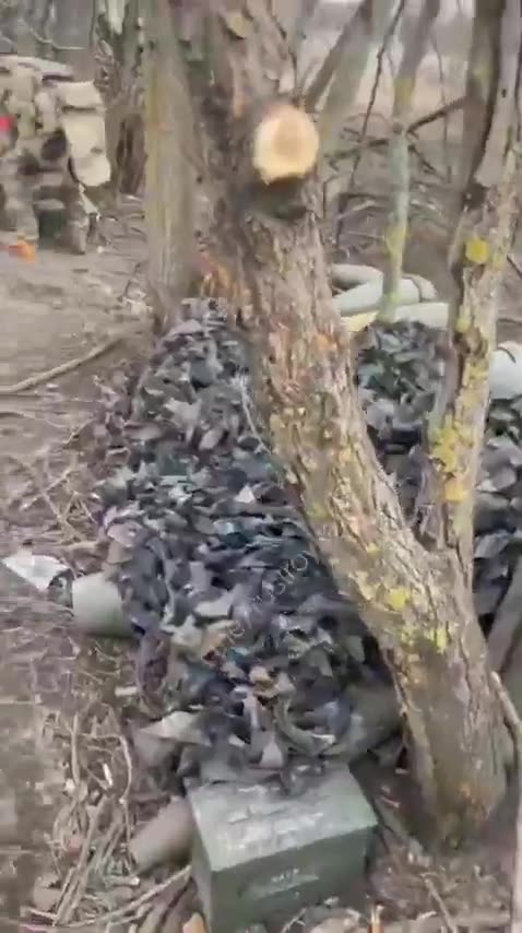 🇷🇺🇺🇦 M777 gun left behind for Russians with much ammo