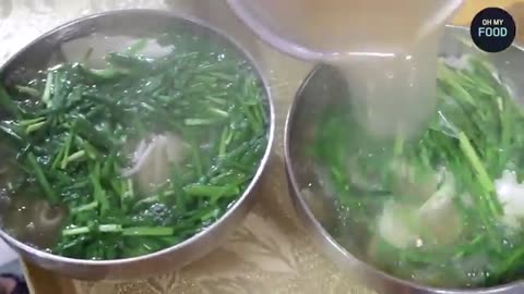 Even CEOs Line Up?! 50-Year-Old Grandma’s Kalguksu Packed Despite the Heat