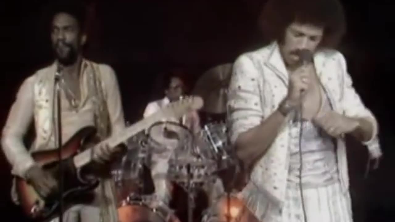 The Commodores - Sail On