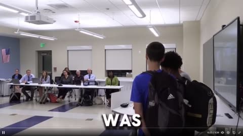 Học sinh tố cáo giáo viên của mình trước cuộc họp hội đồng nhà trường...