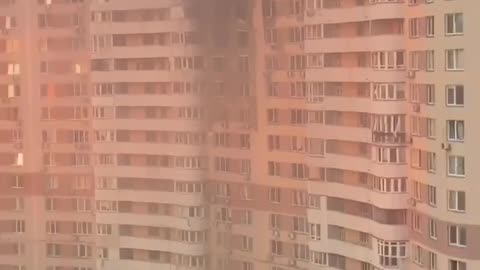 ‼️🙏 Fragment hits a high-rise building, and more from Kyiv!