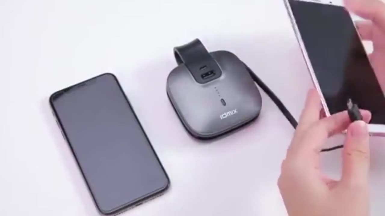 Portable 5000mAh Charger Power Bank with Foldable AC Wall Plug and Built-in Cable, Lightning& Type-C